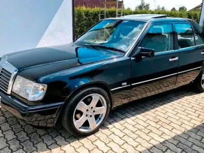 Gebraucht Mercedes E250 94 PS (69 kW) 1990 Schwarz Limousine