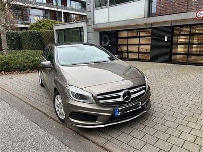 Gebraucht Mercedes A180 Sport 122 PS (89 kW) 2014 Beige Limousine