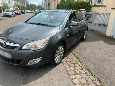 Gebraucht Opel Astra 125 PS (91 kW) 2010 Limousine