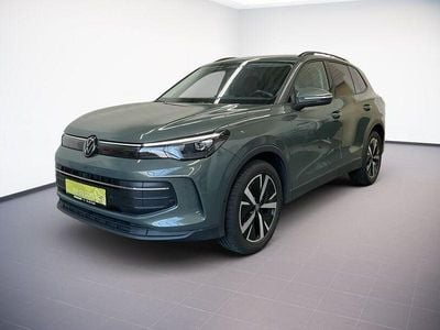 Gebraucht VW Tiguan Life 150 PS (110 kW) 2024 Cipressinogrün metallic SUV