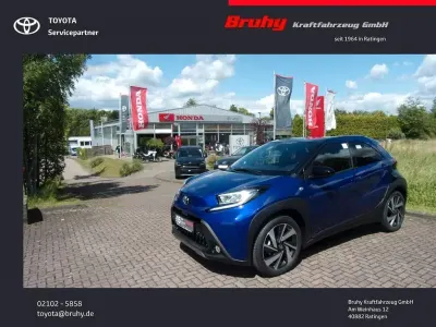 Neu Toyota Aygo X X-plore 72 PS (52 kW) 2025 Blau SUV