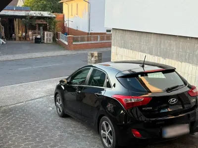 Gebraucht Hyundai i30 135 PS (99 kW) 2015 Schwarz Limousine