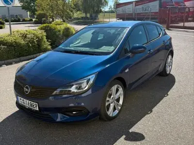 Używany Opel Astra Ultimate 145 KM (106 kW) 2021 Niebieski Sedan/Limuzyna