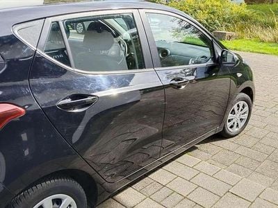 Gebraucht Hyundai i10 Intro Edition 65 PS (47 kW) 2017 Schwarz Kleinwagen