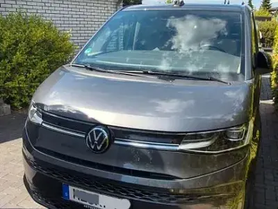 Gebraucht VW Multivan Life 150 PS (110 kW) 2024 Grau Van / Kleinbus