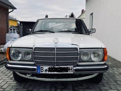Weiß Gebraucht 1978 Mercedes 250 Limousine | 17.200 €