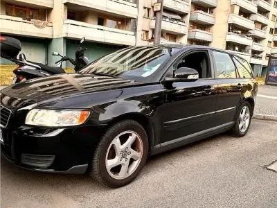 Gebraucht Volvo V50 109 PS (80 kW) 2010 Schwarz Kombi
