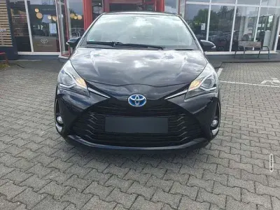 Gebraucht Toyota Yaris Hybrid Team 101 PS (74 kW) 2018 Schwarz metallic
