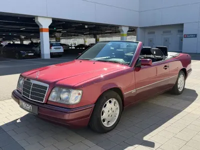 Gebraucht Mercedes E220 Sportline 150 PS (110 kW) 1993 Rot Cabrio
