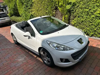 Gebraucht Peugeot 207 CC 120 PS (88 kW) 2011 Weiß Cabrio