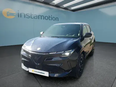 Neu Alfa Romeo Junior 145 PS (106 kW) 2026 Schwarz SUV