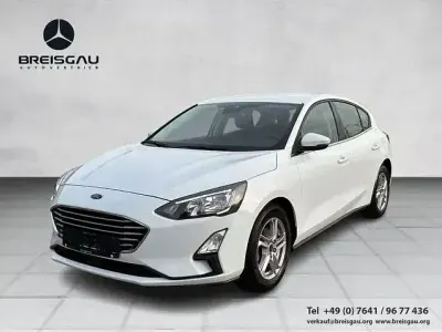 Używany Ford Focus Cool & Connect 101 KM (74 kW) 2021 Biały Sedan/Limuzyna