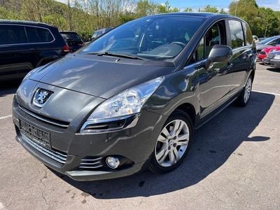 Grau Gebraucht 2011 Peugeot 5008 Business-Line Van / Kleinbus | 6.990 € (Fairer Preis)