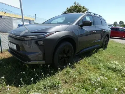 Neu Toyota bZ4X 164 kW (224 PS) 2026 Silber SUV