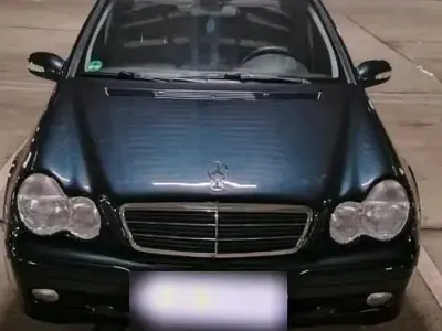 Gebraucht Mercedes C180 143 PS (105 kW) 2003 Blau Limousine