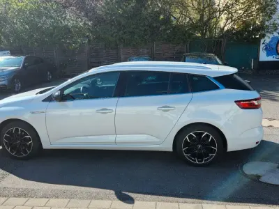 Gebraucht Renault Mégane GrandTour LIMITED 116 PS (85 kW) 2018 Weiß Kombi
