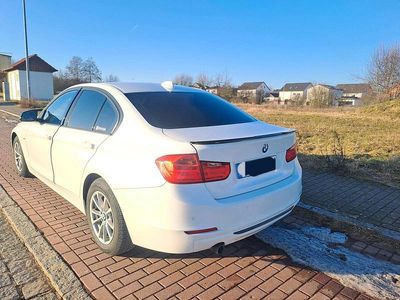 Weiß Gebraucht 2014 BMW 320 Sport Line Limousine | 16.000 € (Etwas zu teuer)