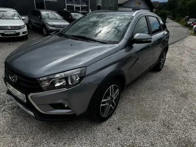 Gebraucht Lada Vesta 102 PS (75 kW) 2020 Grau Limousine