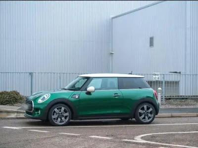 Usado Mini Cooper 136 HP (100 kW) 2020 Verde Citadino