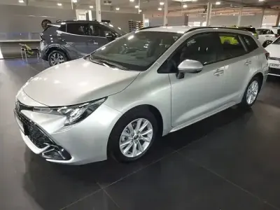 Używany Toyota Corolla Active 140 KM (102 kW) 2024 Srebrny Kombi