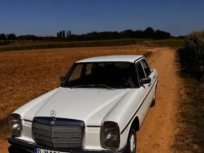 Gebraucht Mercedes 200 95 PS (69 kW) 1975 Weiß Limousine