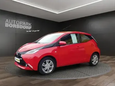 Second-hand Toyota Aygo Play 69 CP (50 kW) 2018 Roșu Hatchback