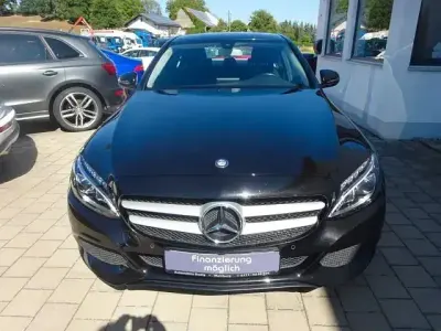 Gebraucht Mercedes C180 116 PS (85 kW) 2015 Schwarz Limousine