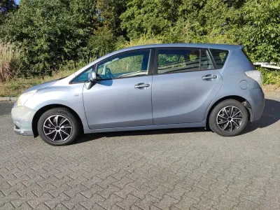 Gebraucht Toyota Verso 132 PS (97 kW) 2010 Violet Van / Kleinbus
