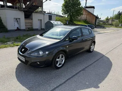 Używany Seat Leon Reference 125 KM (91 kW) 2011 Szary Hatchback