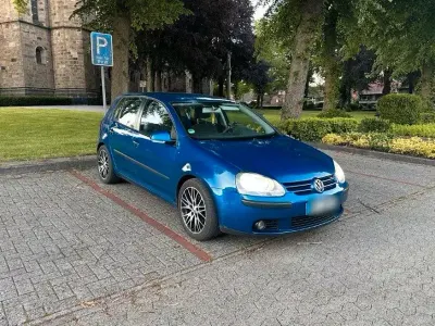 Gebraucht VW Golf V 105 PS (77 kW) 2004 Blau Kleinwagen