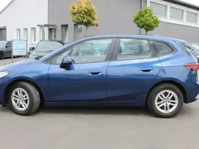 Gebraucht BMW 218 Active Tourer Performance 136 PS (100 kW) 2023 Phytonicblau metallic Van / Kleinbus