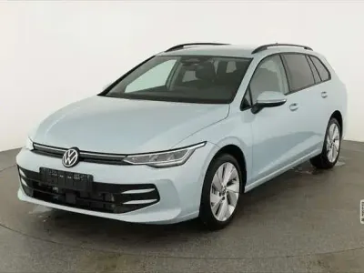 Neu VW Golf VIII Life 150 PS (110 kW) 2025 Blau metallic Kombi