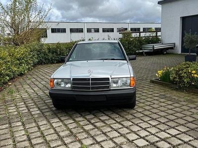 Usata Mercedes 190 109 CV (80 kW) 1993 Argento Berlina