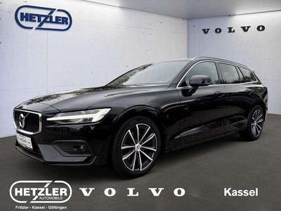 Gebraucht Volvo V60 Momentum 197 PS (144 kW) 2020 Onyx black / metallic Kombi