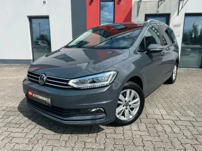 Gebraucht VW Touran Highline 150 PS (110 kW) 2023 Grau Van / Kleinbus