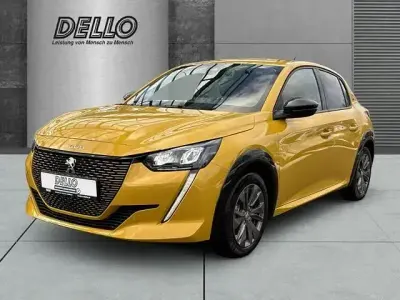 Gebraucht Peugeot e-208 Allure 100 kW (136 PS) 2023 Gelb Kleinwagen