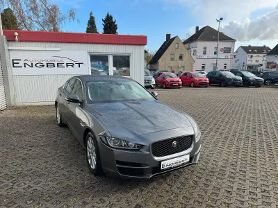 Usata Jaguar XE 250 CV (183 kW) 2019 Grigio Berlina