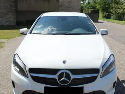 Używany Mercedes A180 120 KM (88 kW) 2017 Biały Sedan/Limuzyna