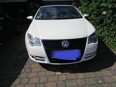 gebraucht VW Eos Exclusive weiß / Dach schwarz 210 PS