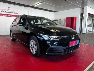 Gebraucht VW Golf VIII Life 116 PS (85 kW) 2023 Deep black perleffekt Kombi