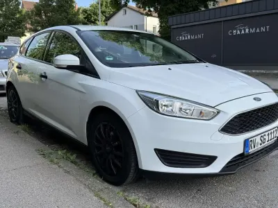 Gebraucht Ford Focus Ambiente 86 PS (63 kW) 2015 Weiß Kleinwagen