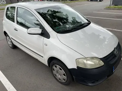 Gebraucht VW Fox 54 PS (39 kW) 2005 Weiß Kleinwagen