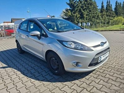 Gebraucht Ford Fiesta Trend 95 PS (69 kW) 2012 Silber Limousine