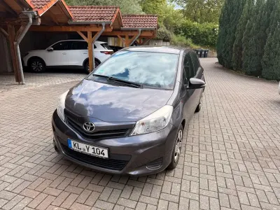 Occasion Toyota Yaris 69 ch (50 kW) 2012 Gris Citadine
