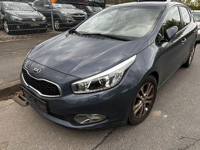 Gebraucht Kia Ceed Spirit 128 PS (94 kW) 2015 Blau Kleinwagen