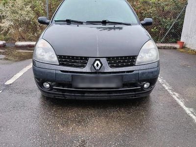 Second-hand Renault Clio II 75 CP (55 kW) 2002 Negru Hatchback