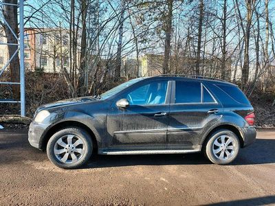Gebraucht Mercedes ML320 224 PS (164 kW) 2006 Schwarz SUV