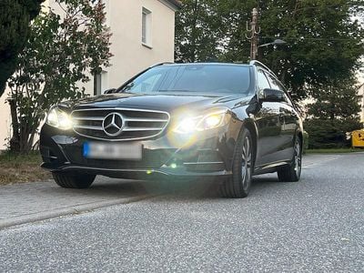 Schwarz Gebraucht 2015 Mercedes E200 Kombi | 19.000 €