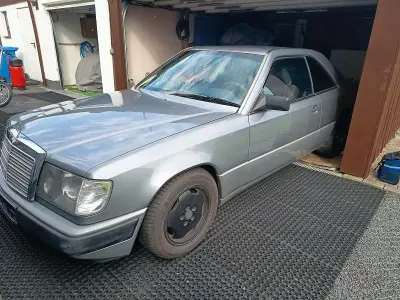 Gebraucht Mercedes E230 92 PS (67 kW) 1988 Blau Coupé
