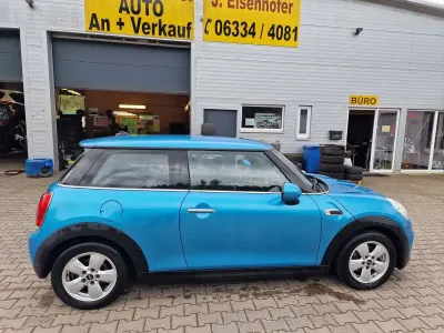 Begagnad Mini ONE Business 102 HK (75 kW) 2018 Blå Halvkombi